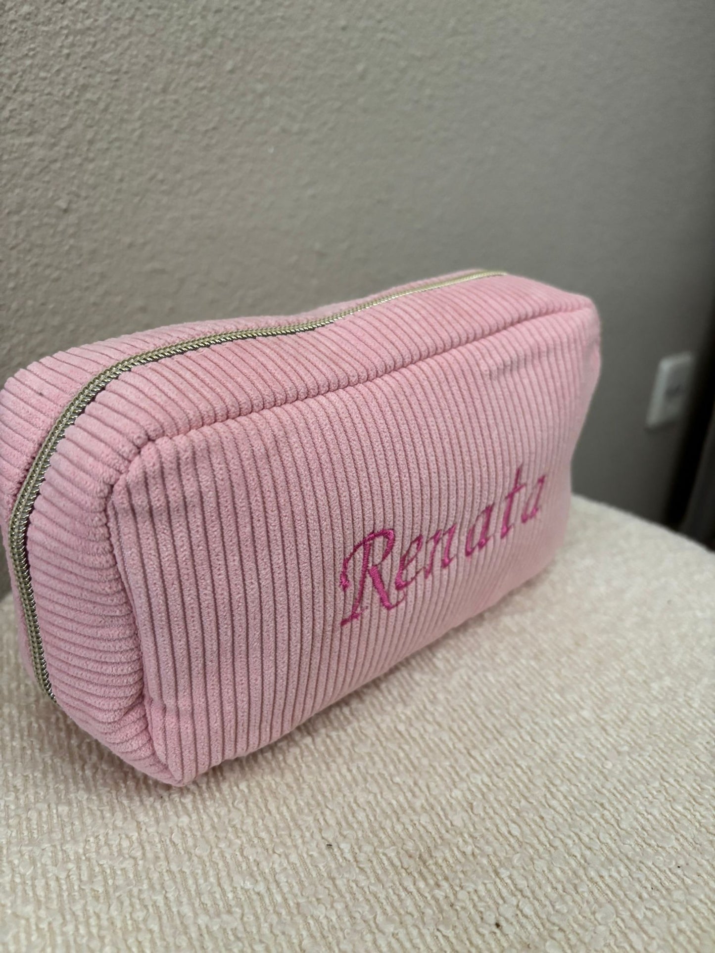 Toilettas geborduurd