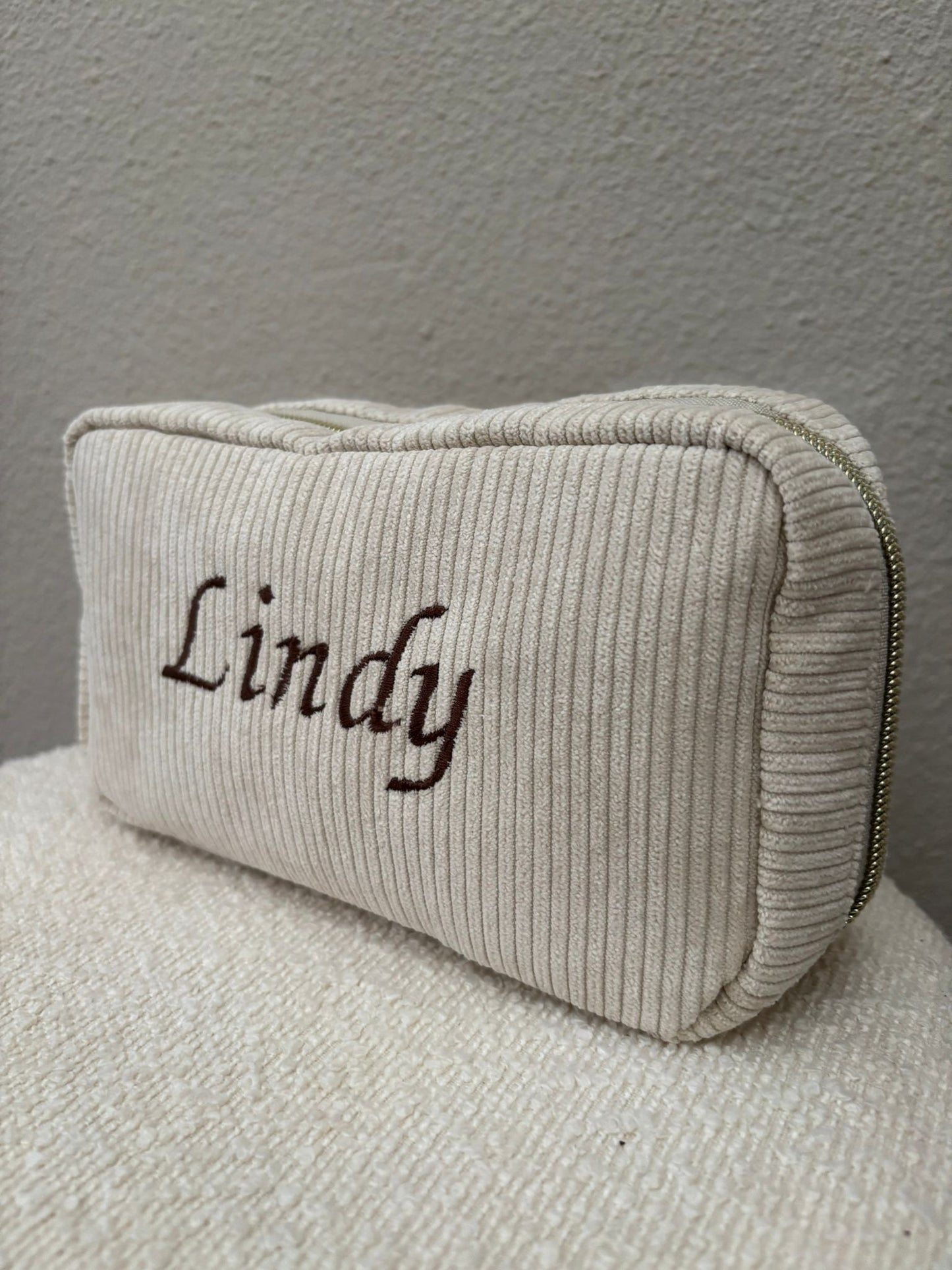 Toilettas geborduurd